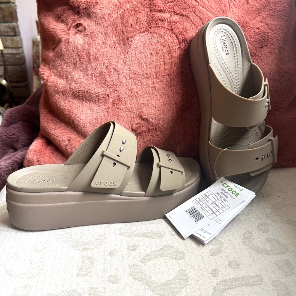 Crocs Brooklyn Low Wedge Sandal 8 NWT